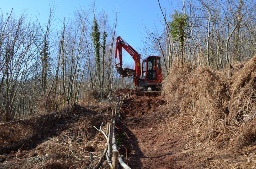 Création d'un chemin d'accès à la Pierre du Boscoudet en mars 2013 Création d'un chemin d'accès à la Pierre du Boscoudet en mars 2013